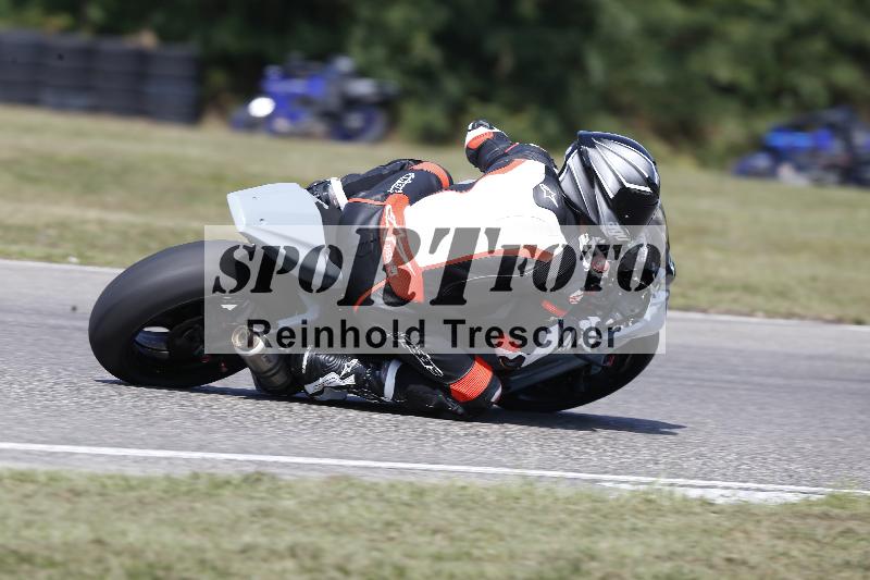 Archiv-2025/49 26.08.2025 Cornu Master School ADR/rot-rouge/12